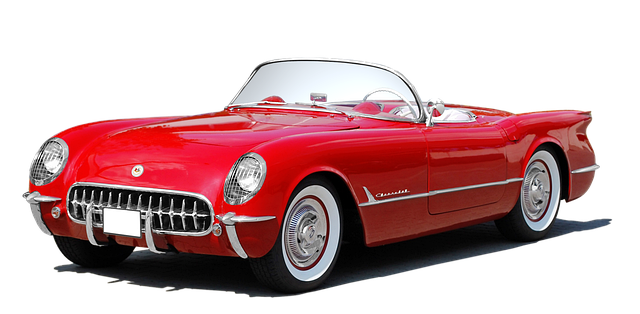 Krásný červený automobil.